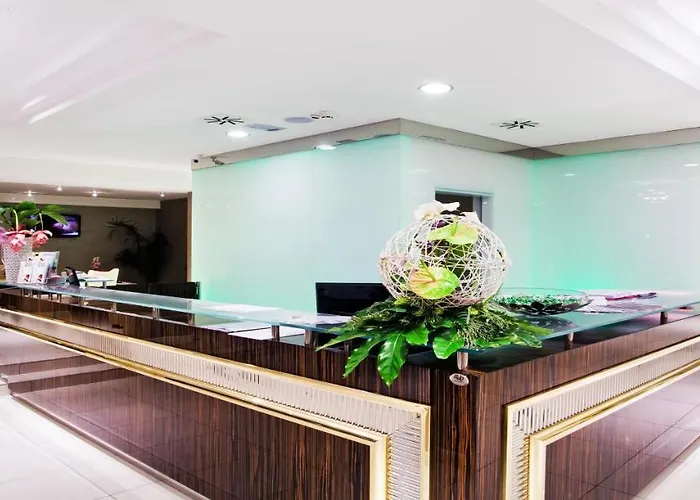 Terminal Palace & 4*